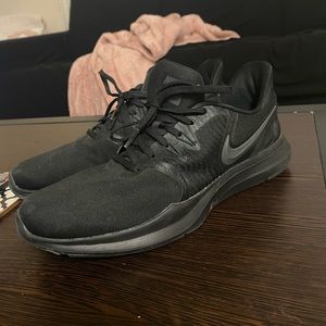 Nike In Season TR 8 - Black Athletic Shoes